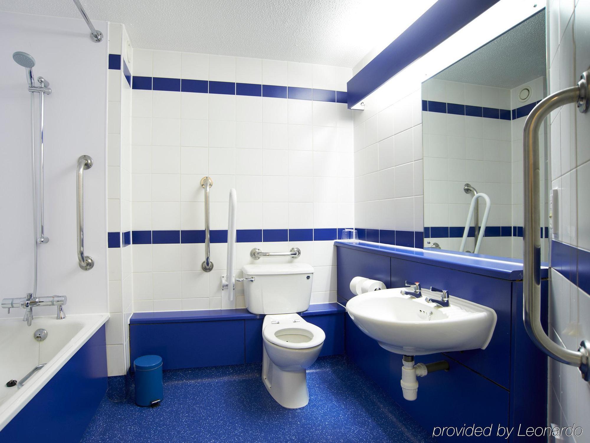 Travelodge Sheffield Central Exterior photo